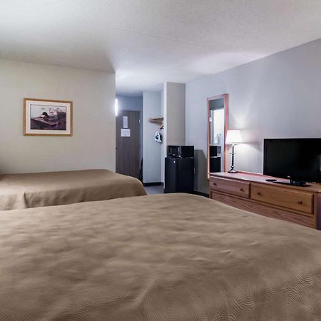 Rodeway Inn Hesston Buitenkant foto