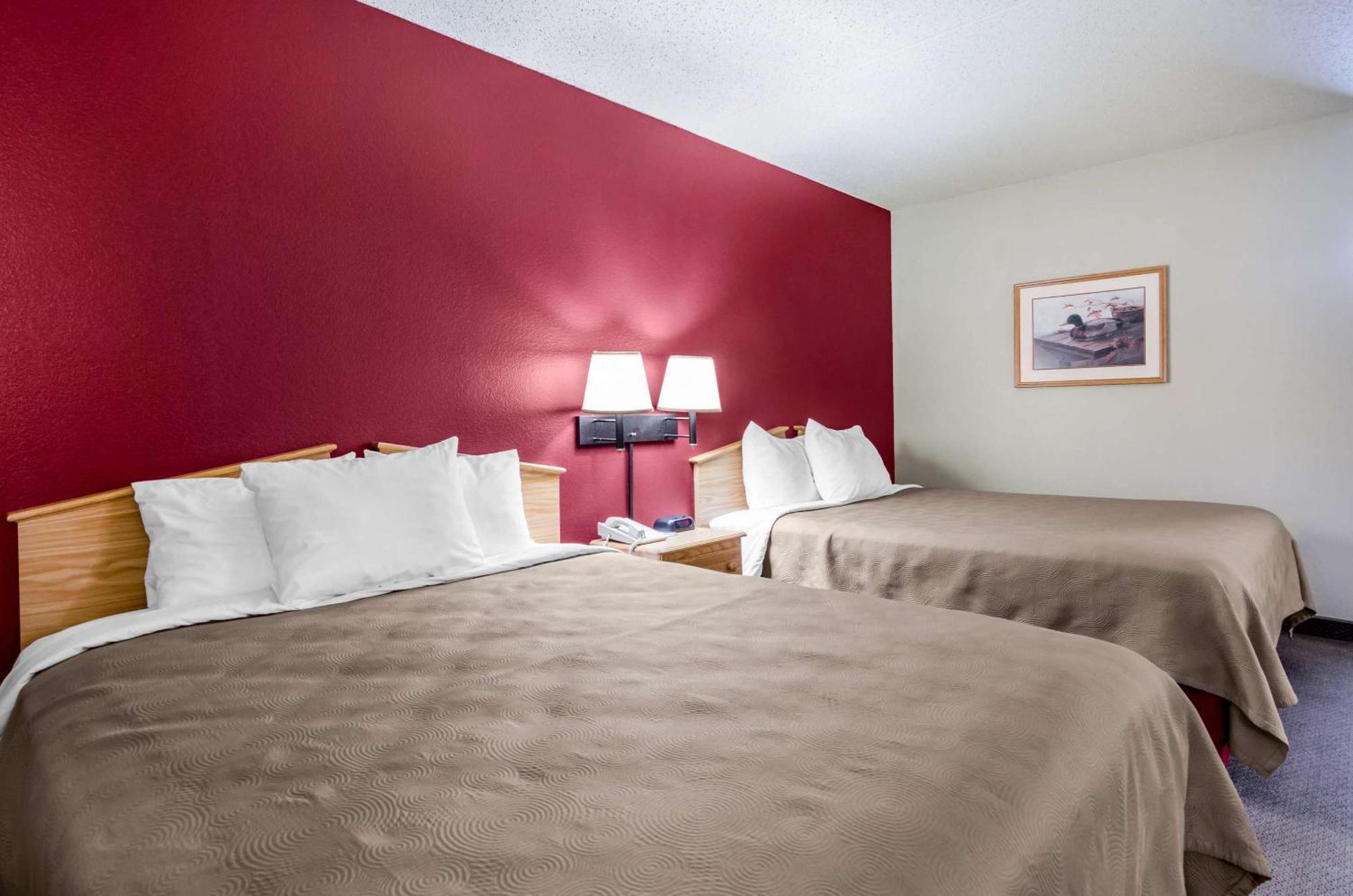 Rodeway Inn Hesston Buitenkant foto