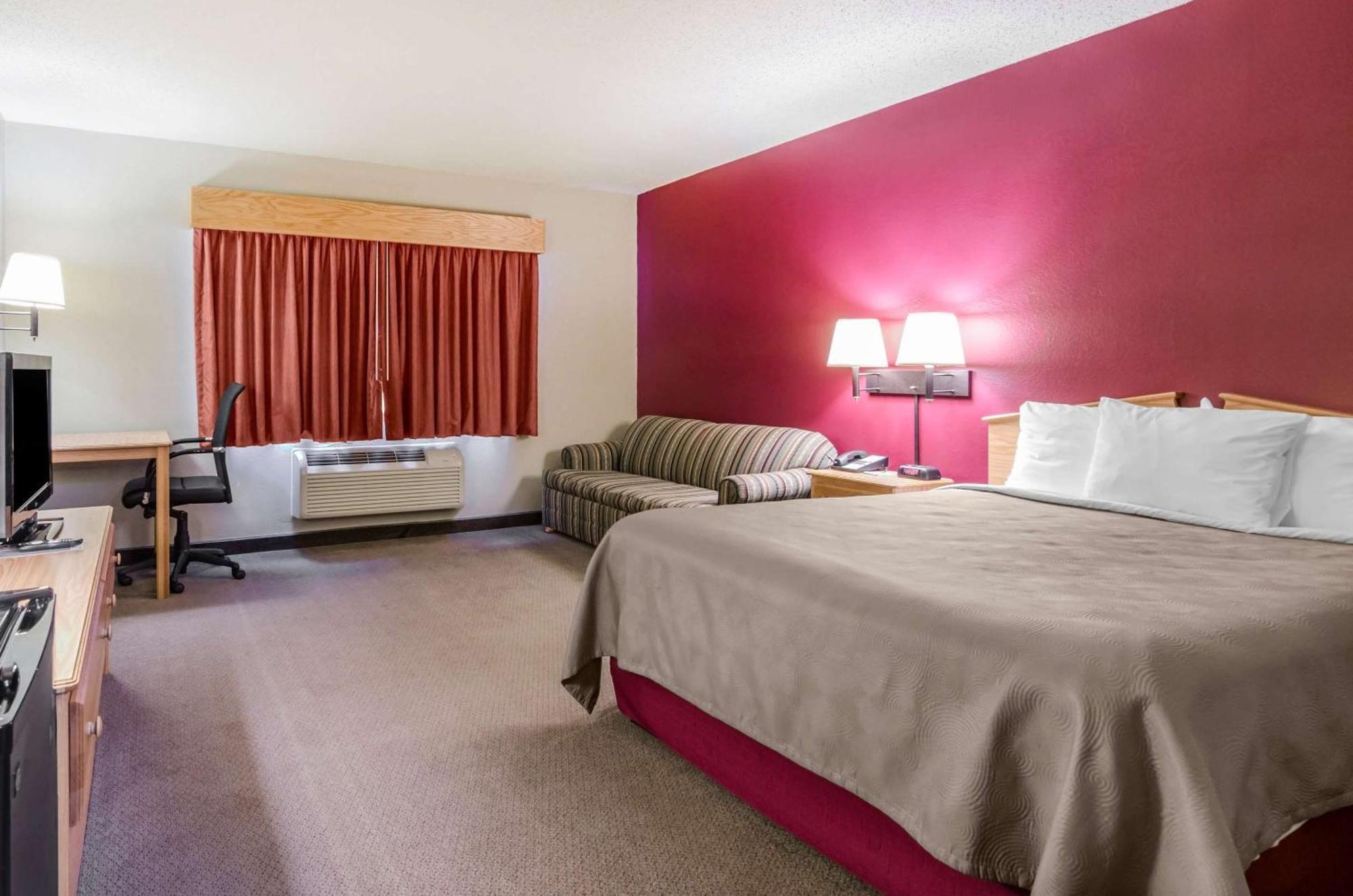 Rodeway Inn Hesston Buitenkant foto