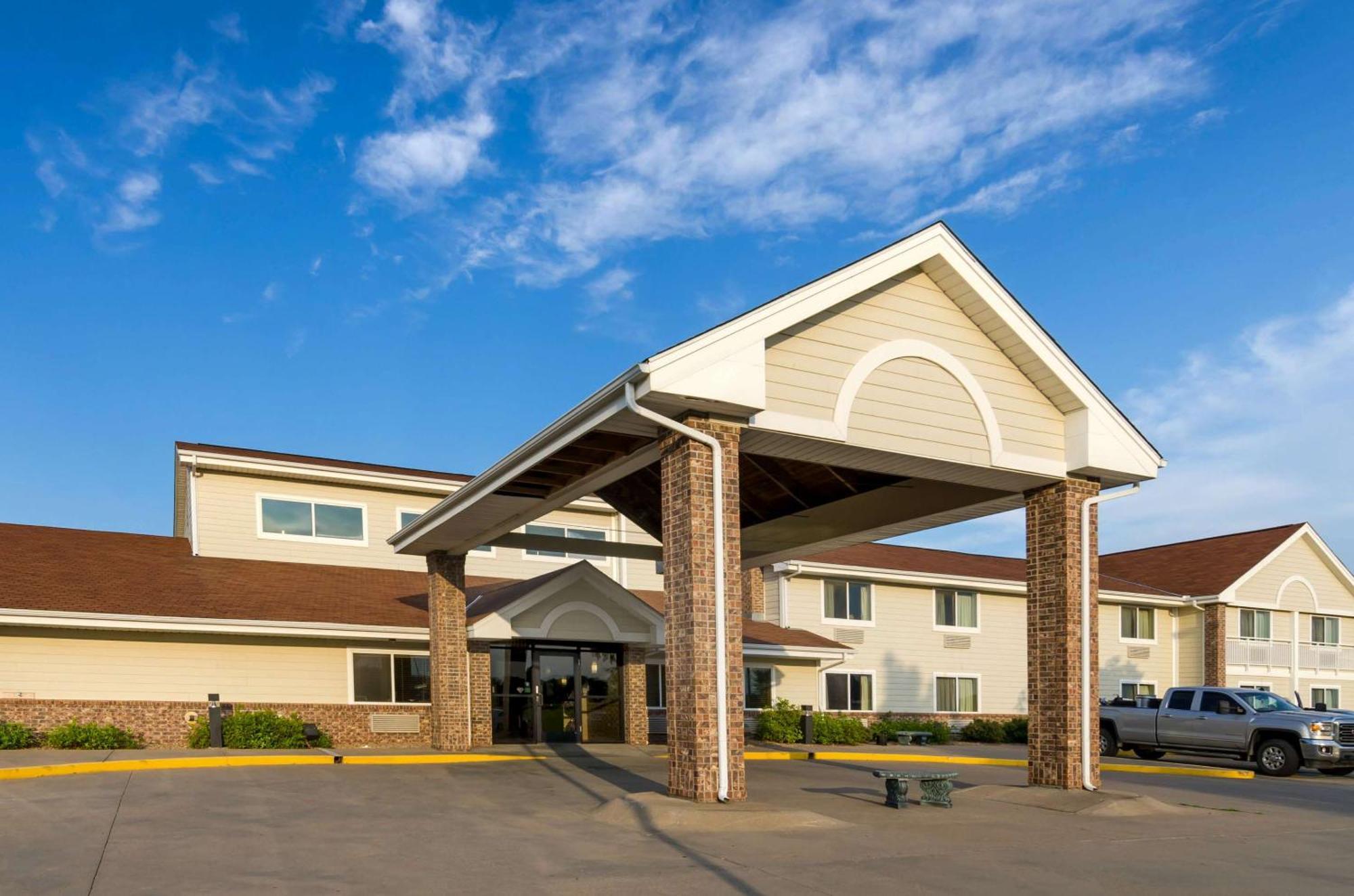 Rodeway Inn Hesston Buitenkant foto