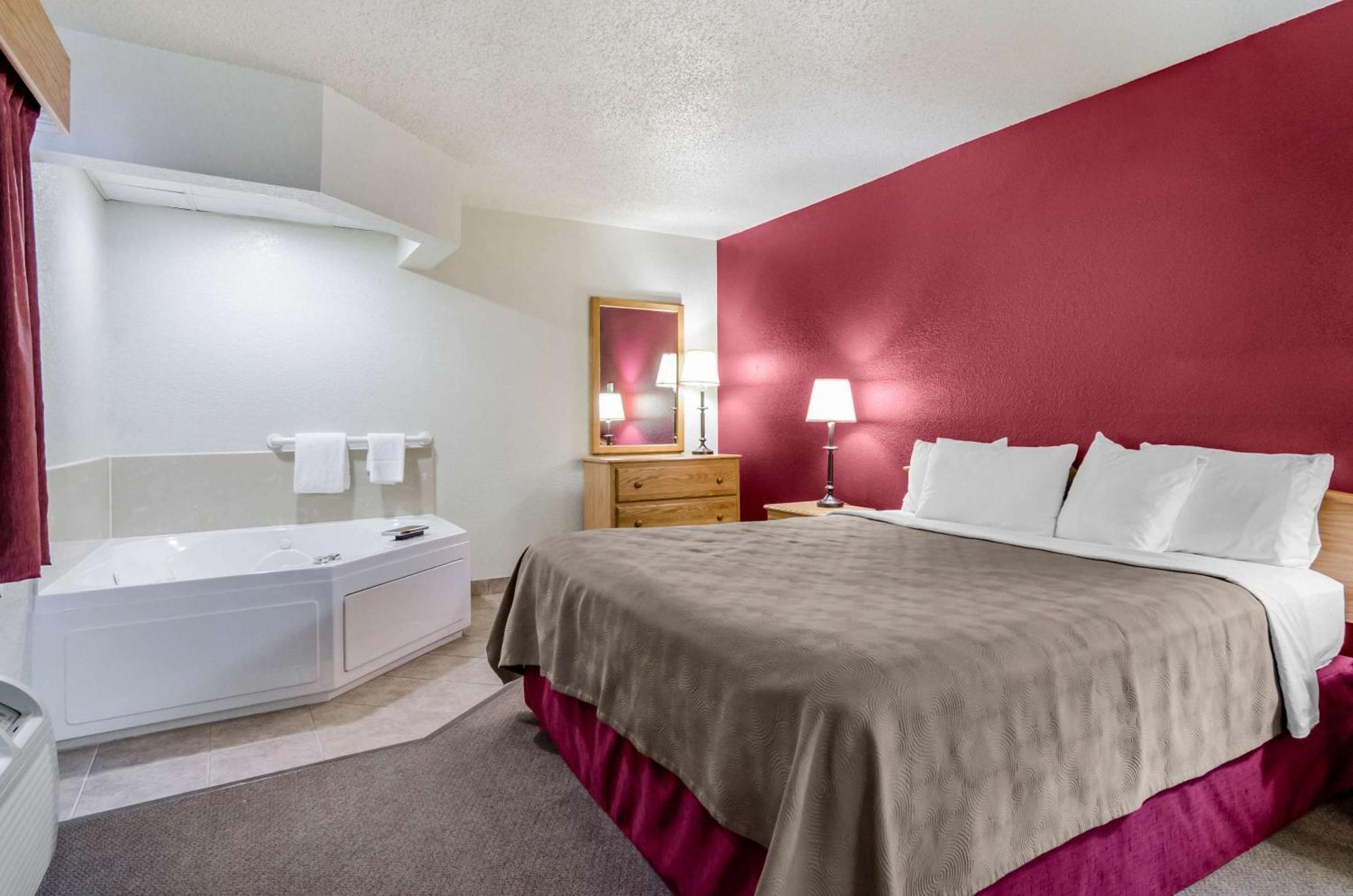 Rodeway Inn Hesston Buitenkant foto