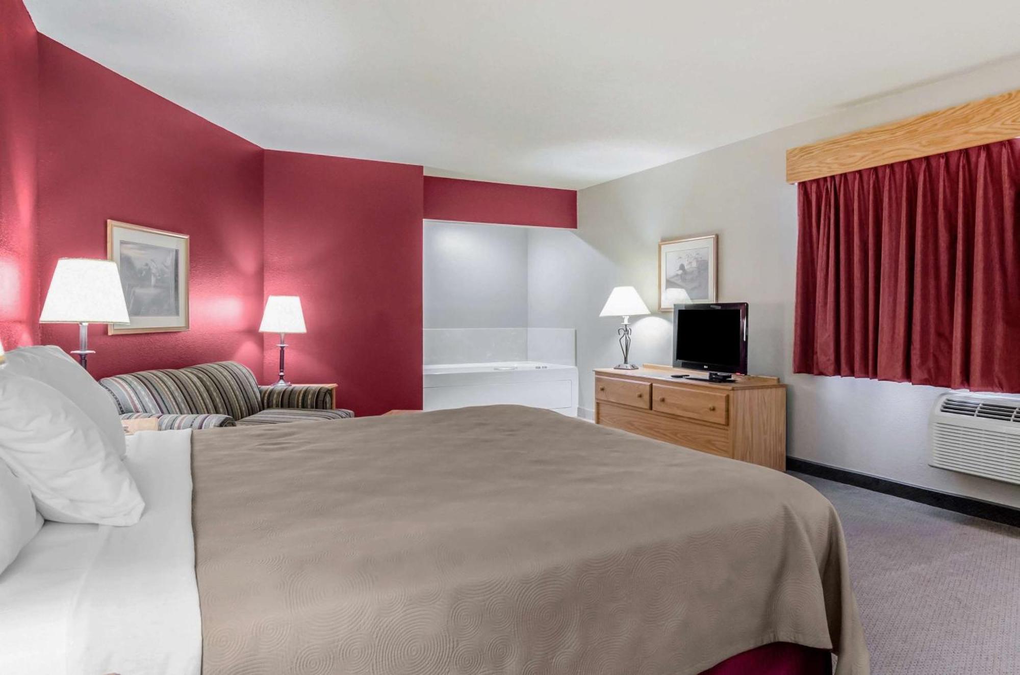 Rodeway Inn Hesston Buitenkant foto