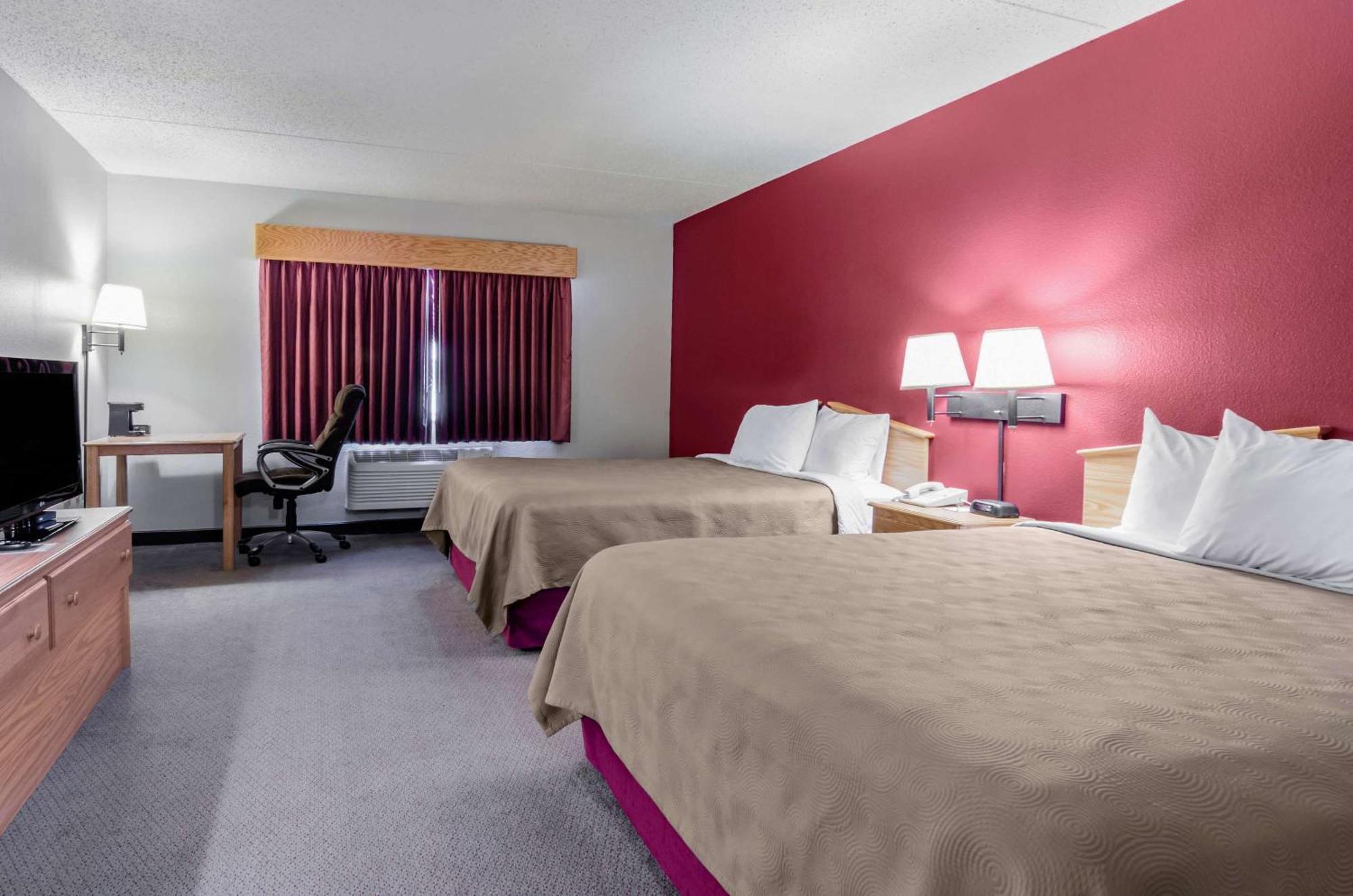 Rodeway Inn Hesston Buitenkant foto