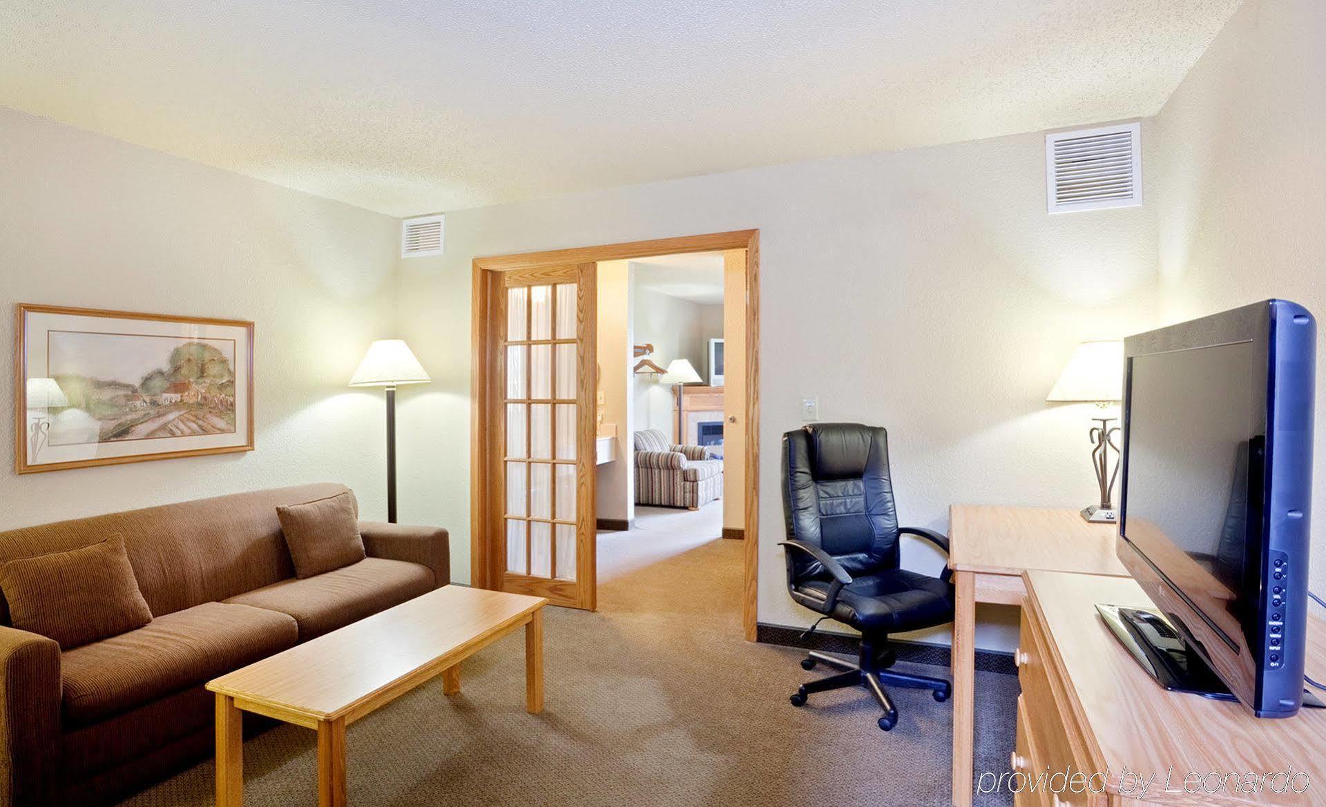 Rodeway Inn Hesston Buitenkant foto
